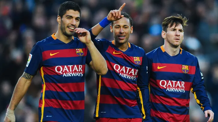 Neymar se puso encima de Luis Suárez y detrás de Messi.