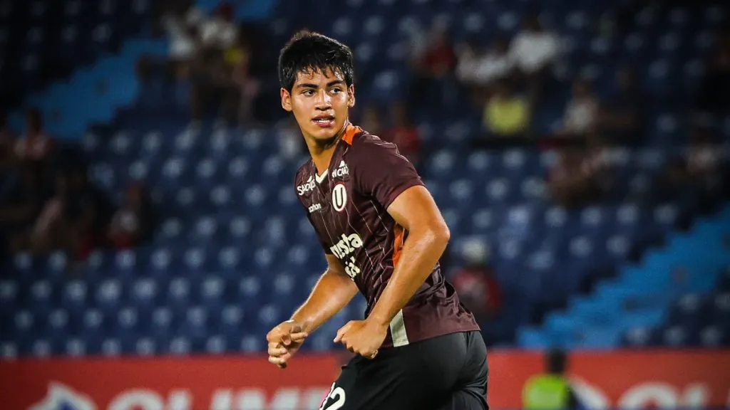Rafael Guzmán, en su debut con Universitario ante Junior. (X @Universitario)