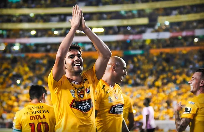 Kaka’ fue una de las estrellas invitadas a la Noche Amarilla. (Foto: @BarcelonaSC)