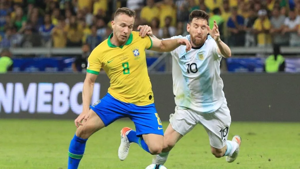 Arthur llegó a quitarle a Messi, y con Neymar, la final de la Copa América del 2019: GETTY