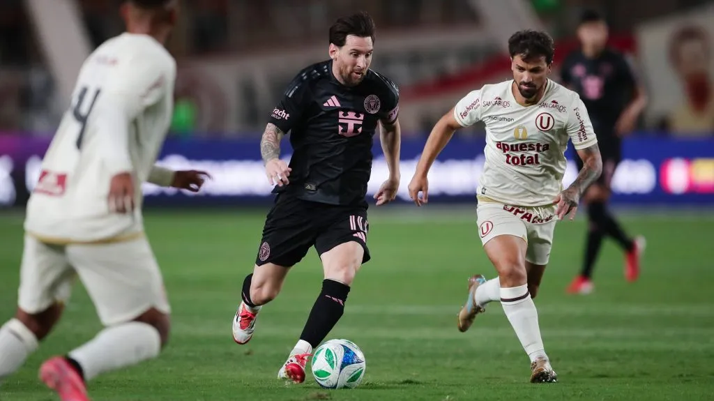 Lionel Messi enfrentando a Universitario con Inter Miami. (Getty Images)
