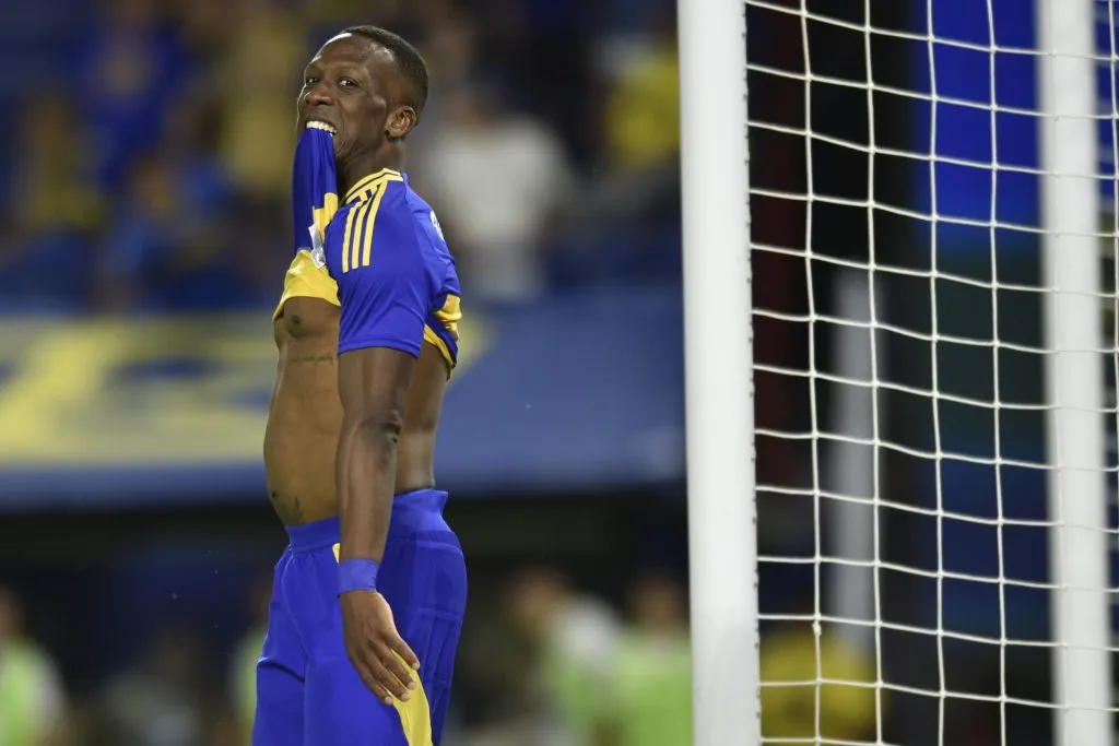 Luis Advíncula en el ojo de la crítica. (Foto: Getty).