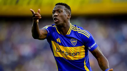 Luis Advíncula erró gol completamente solo con Boca Juniors