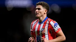 Julián Álvarez y Atlético festejan después de haber recortado puntos a Real Madrid.