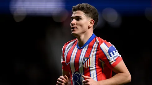 Julián Álvarez y Atlético festejan después de haber recortado puntos a Real Madrid.