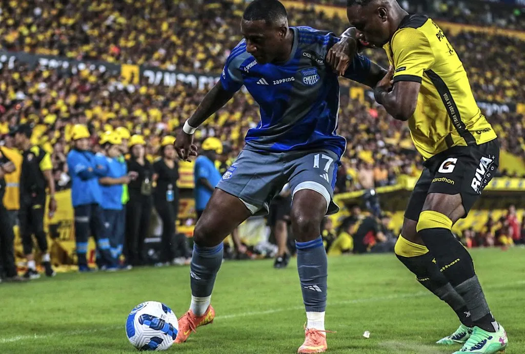 Jaime Ayoví es titular en Emelec, por la lesión de Castelli. (Foto: @CSEmelec)