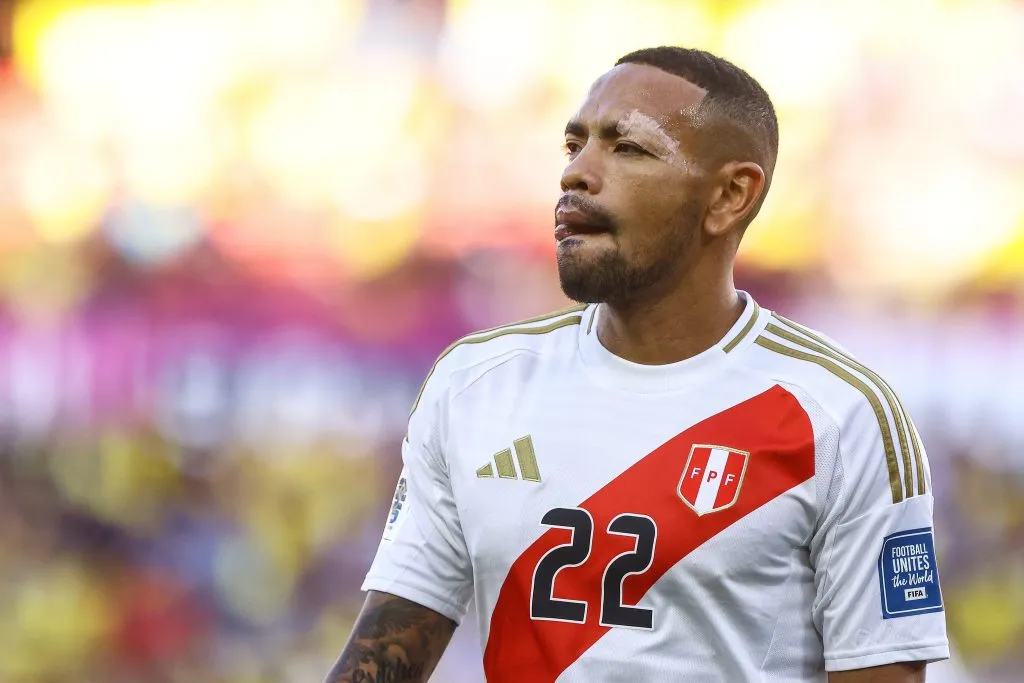 Alexander Callens jugando en la Selección Peruana. (Foto: Getty).