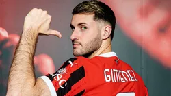 Los hinchas del Milan demostraron que están ilusionados con la llegada del mexicano Santiago Giménez.