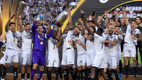 John Textor desvió los fondos de campeón de la Copa Libertadores del Botafogo para saldar parte de la deuda del Lyon.