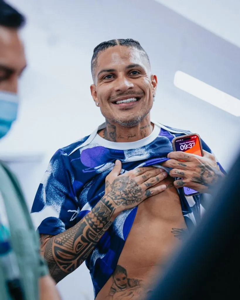 Paolo Guerrero en revisión médica. (Foto: Alianza Lima).