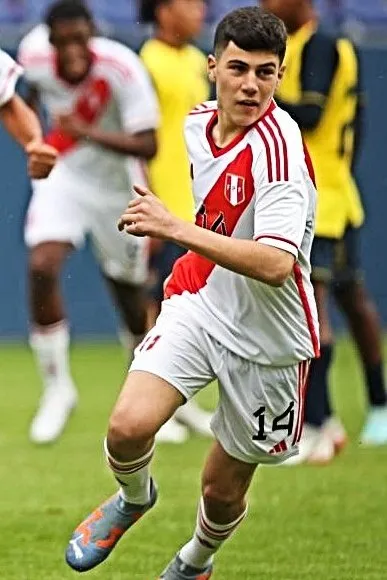Felipe Chávez jugando en la Sub-20 de Perú. (Foto: FPF).