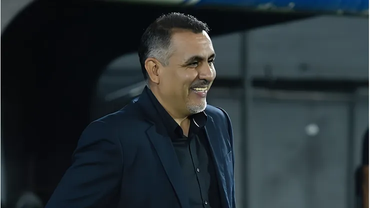 Pedro Sarabia busca el triunfo con Nacional ante Alianza Lima.