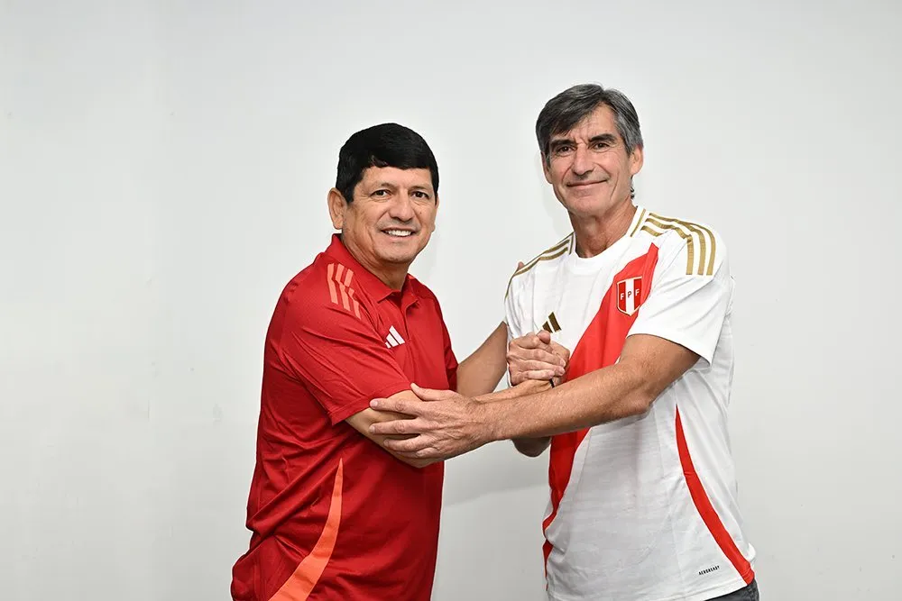 Óscar Ibáñez junto a Agustín Lozano. (Foto: FPF).