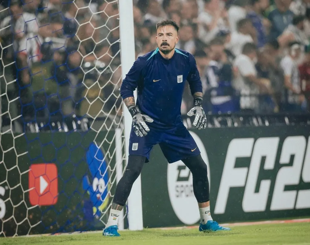 Guillermo Viscarra en el calentamiento. (Foto: Twitter).