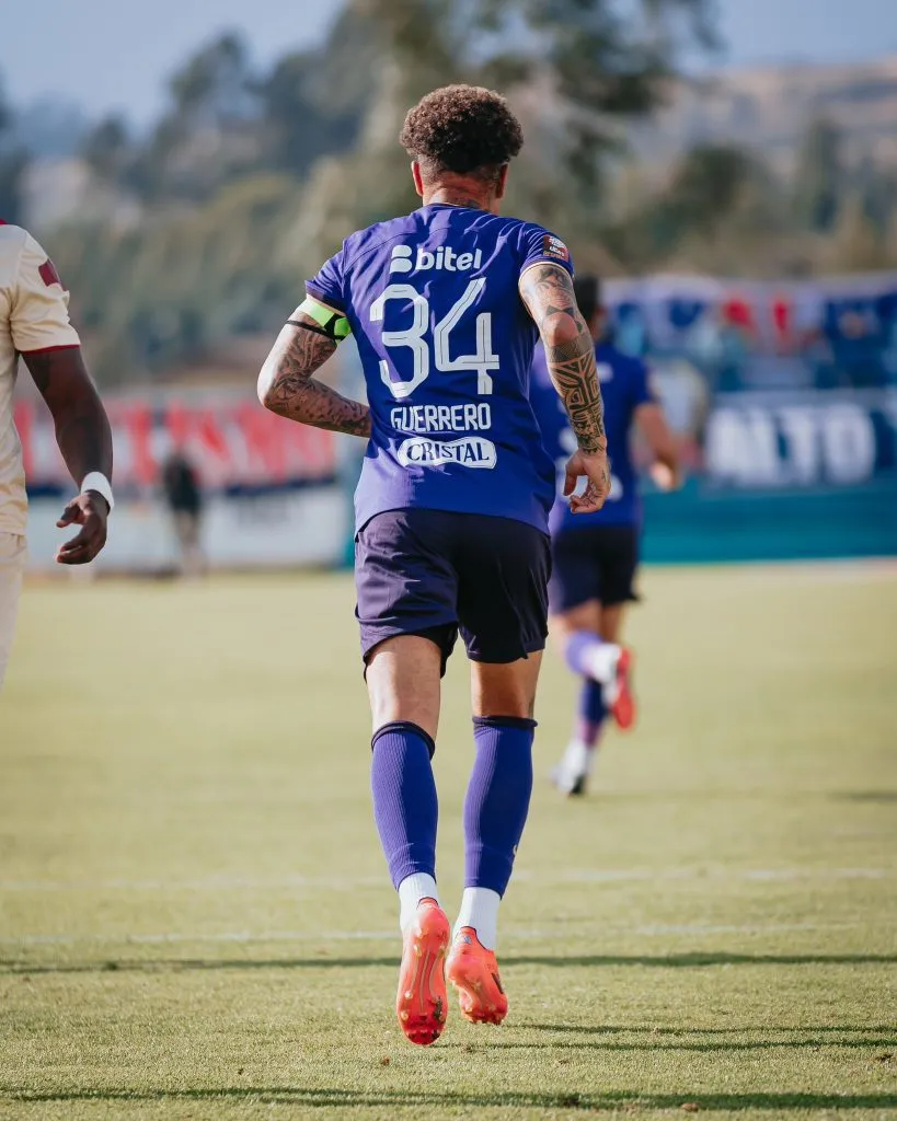 Paolo Guerrero jugando en Liga 1. (Foto: Alianza Lima).