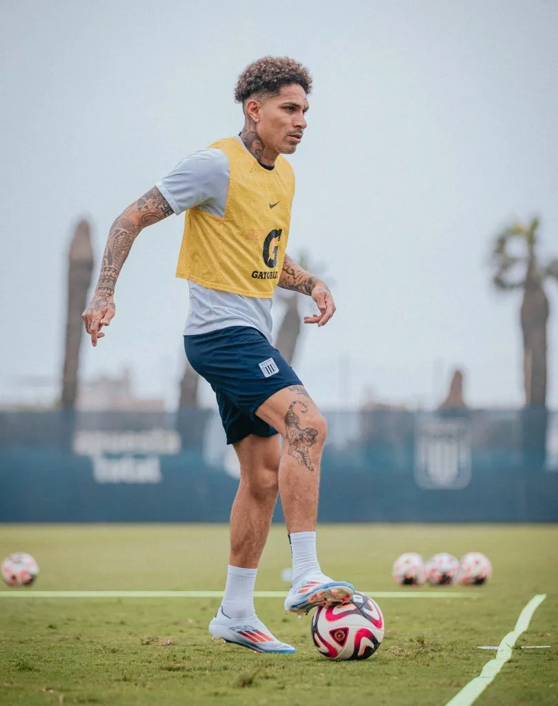 Paolo Guerrero en los entrenamientos. (Foto: Alianza Lima}.