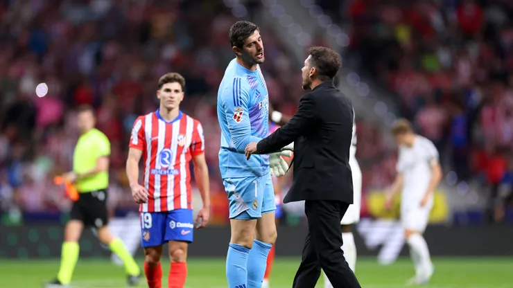 Courtois, mas que cariñoso con Simeone a horas de lo que puede ser un nuevo derbi.