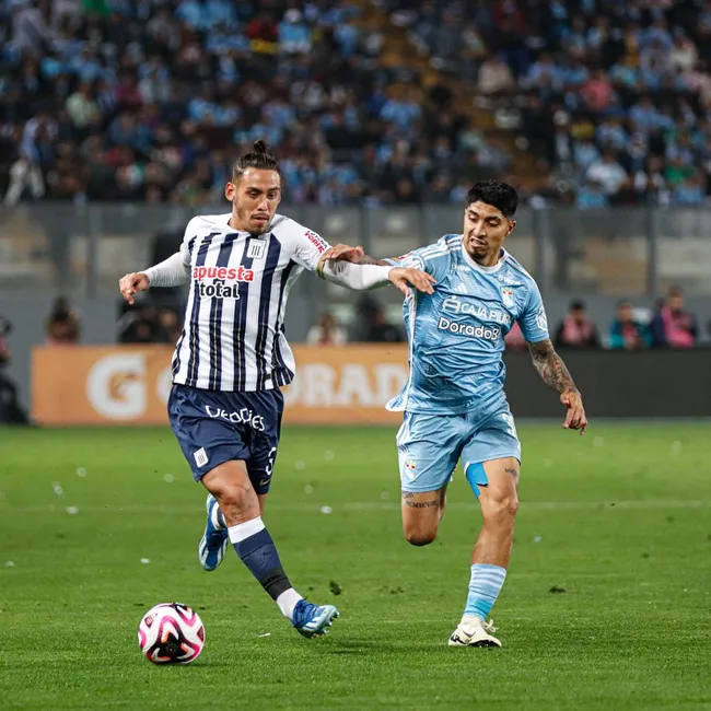 Alianza Lima vs. Sporting Cristal Torneo Apertura 2024. (Foto: Carla Redhead).