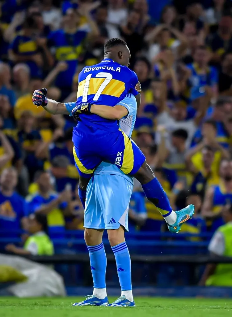 Luis Advíncula celebrando su gol contra Aldosivi. (Photo by Marcelo Endelli/Getty Images)