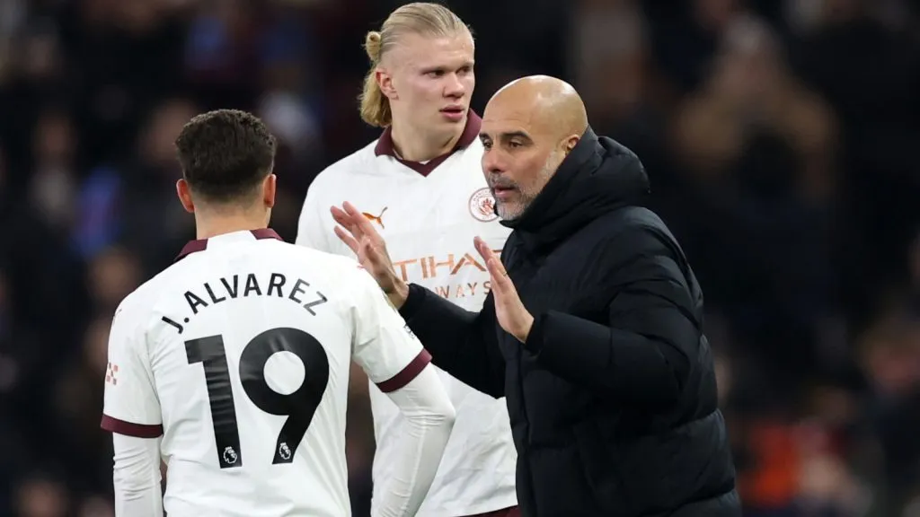 Guardiola todavía recibe críticas en Inglaterra por dejar ir a Julián Álvarez: GETTY