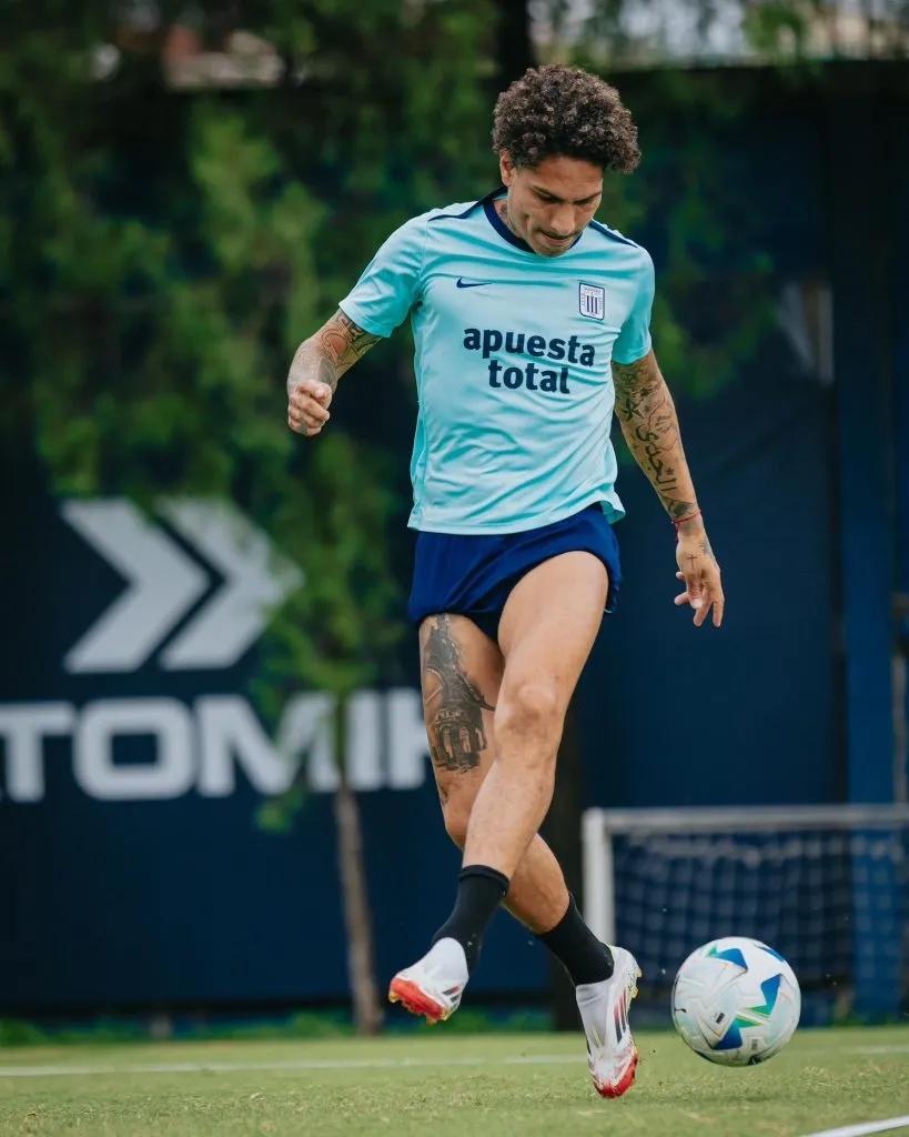 Paolo Guerrero entrenando en Argentina. (Foto: Alianza Lima).