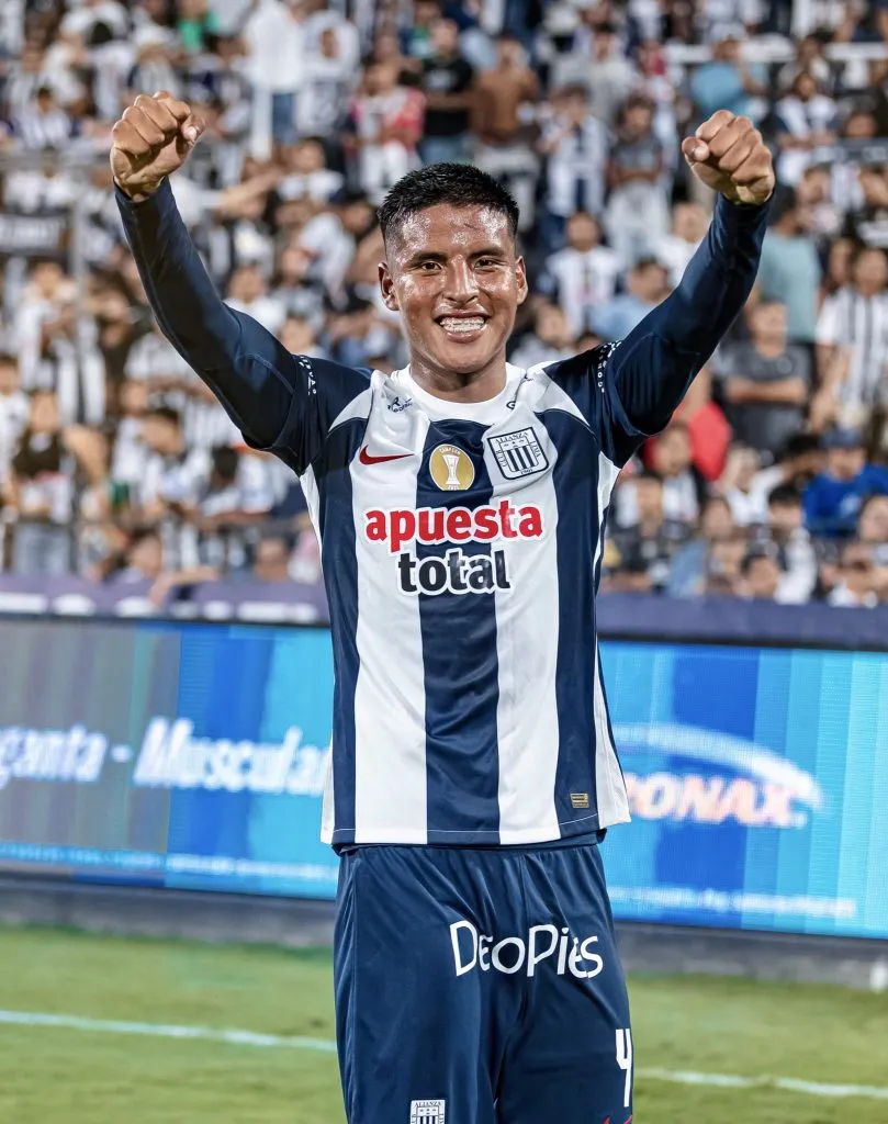 Nicolás Amasifuén con minutos en cancha. (Foto: Alianza Lima).