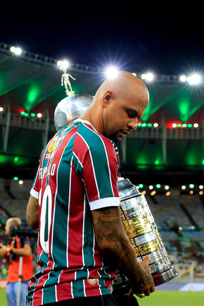 Felipe Melo cargando la Copa Libertadores..  (Photo by Buda Mendes/Getty Images)