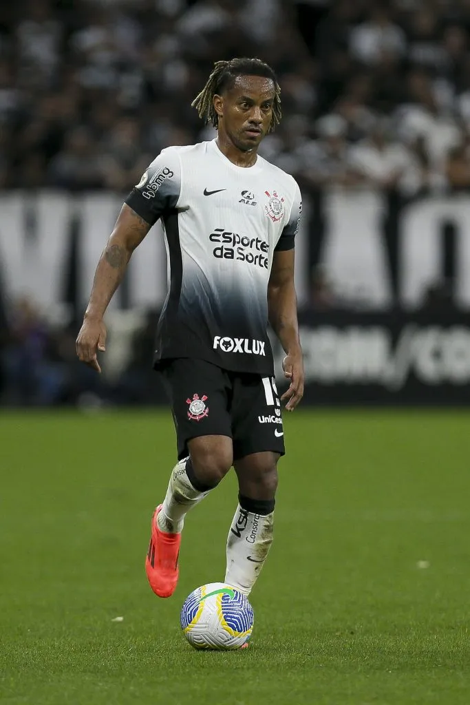 André Carrillo en un partido frente al Bahia. (Photo by Ricardo Moreira/Getty Images)