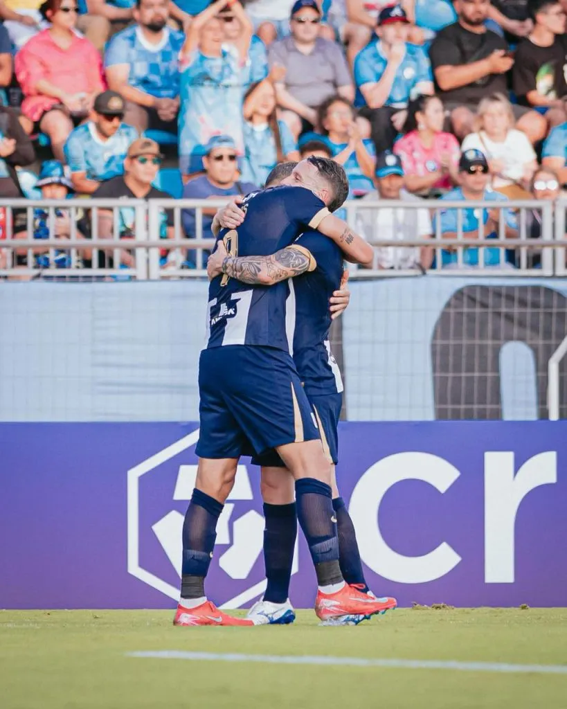 Hernán Barcos y Pablo Lavandeira. (Foto: Alianza Lima).