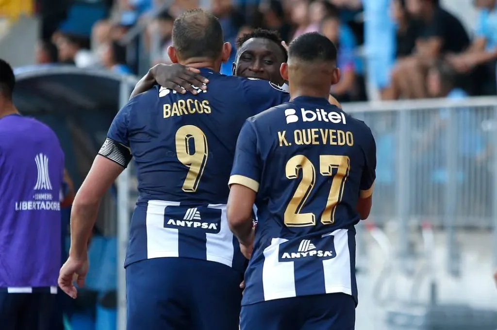 Celebración de Eryc Castillo en el Alianza Lima y Deportes Iquique. (Foto: CONMEBOL Libertadores).