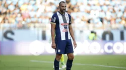 Hernán Barcos ante Deportes Iquique.