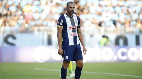 Hernán Barcos ante Deportes Iquique.