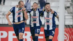 Hernán Barcos, Kevin Quevedo y Pablo Ceppelini celebrando gol.