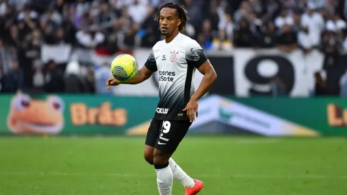 Corinthians toma una polémica decisión sobre André Carrillo