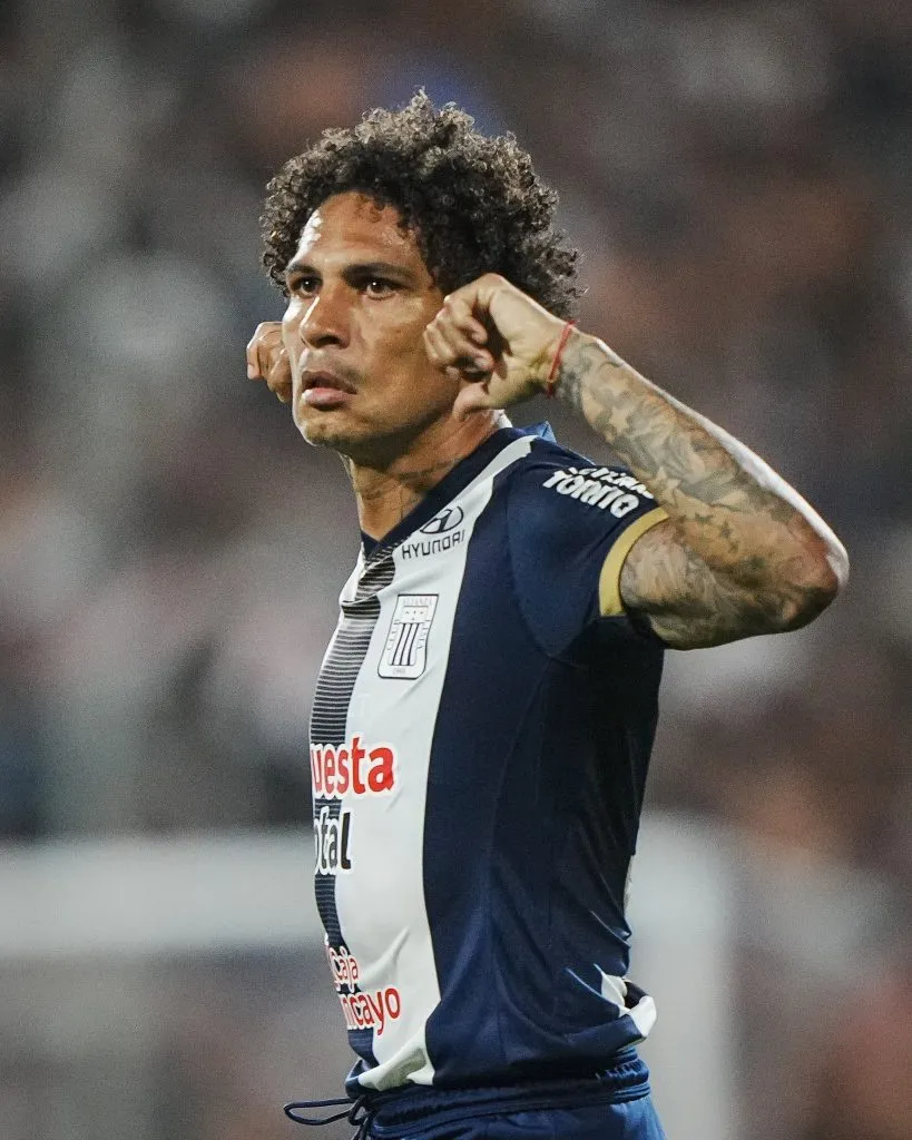 Paolo Guerrero celebrando en Liga 1. (Foto: Alianza Lima).