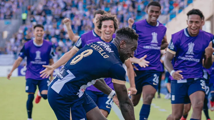 Eryc Castillo festejando su gol ante Deportes Iquique.