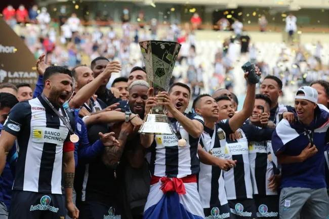 Alianza Lima campeón con Carlos Bustos. (Foto: FPF).