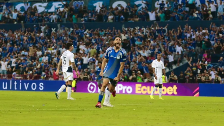 Emelec vence a Liga de Quito con golazo de Facundo Castelli.