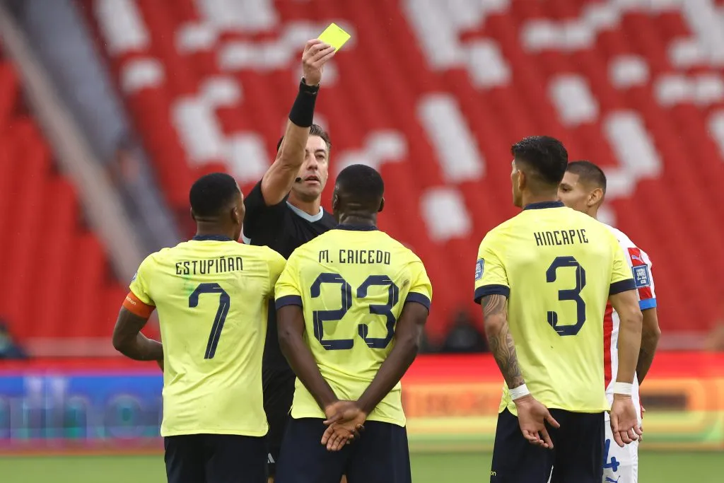 Moises se llevó la amarilla ante Paraguay. (Foto: GettyImages)