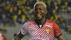 Barcelona se pone a ganarle a Delfín con un golazo de tiro libre de Gabriel Cortez.