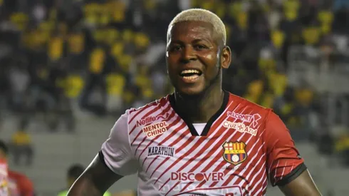 Barcelona se pone a ganarle a Delfín con un golazo de tiro libre de Gabriel Cortez.