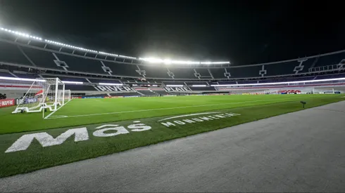 Por esto se juega sin público en El Monumental
