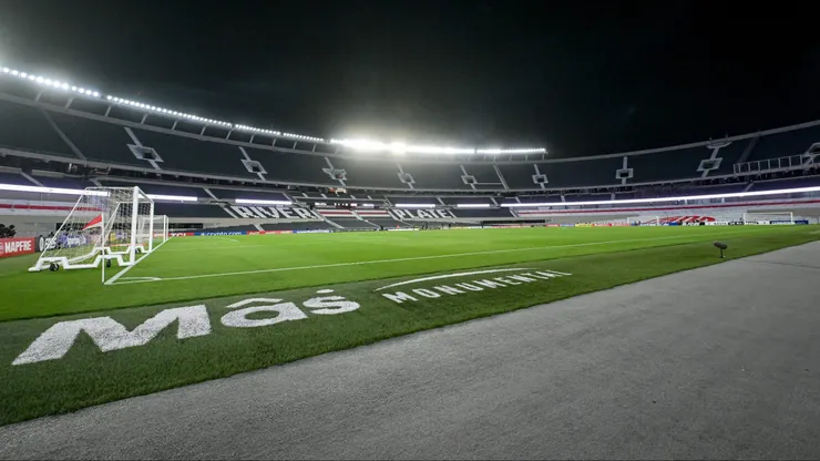 Por esto se juega sin público en El Monumental