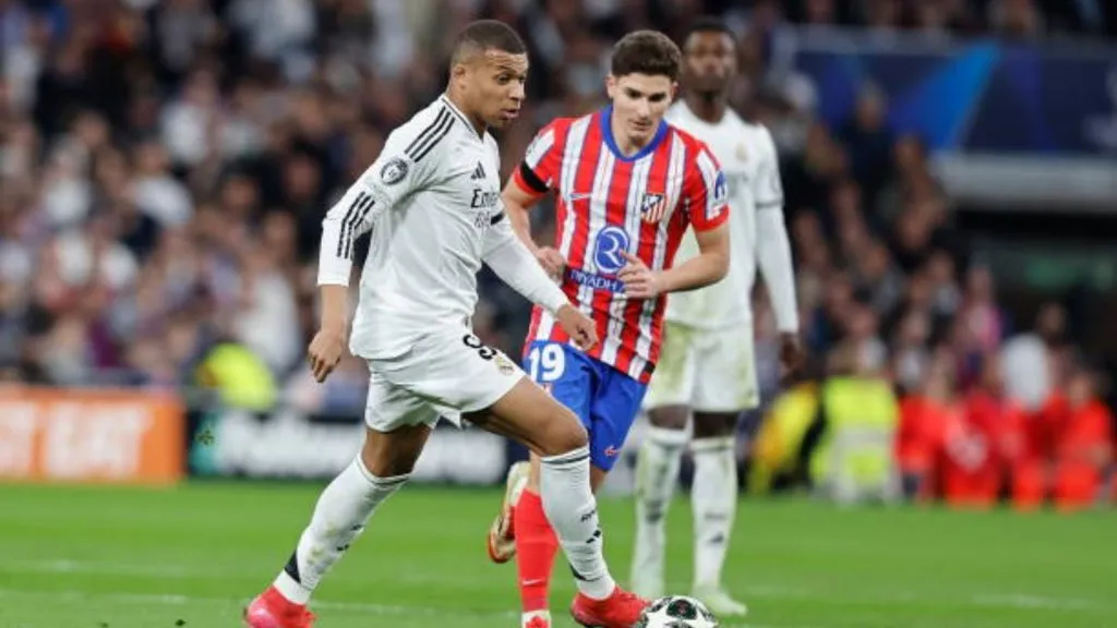 Mbappé y Julián Álvarez, la lucha por ser el fichaje del año en España: GETTY