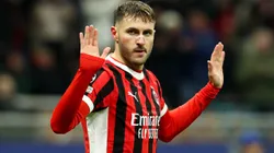 La prensa italiana le apunta a Santiago Giménez quien acumula 8 partidos sin hacer goles en el AC Milan.