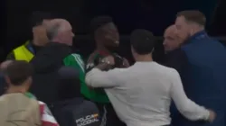 Carvajal y Saka tuvieron que ser separados.