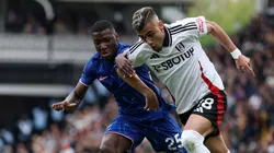 Moisés Caicedo arranca el gol de la victoria del Chelsea.