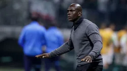 Barcelona piensa en un posible nuevo entrenador si Segundo Castillo no levanta.