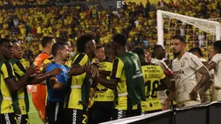 Así fue la gresca entre los jugadores de Barcelona y Universitario por Copa Libertadores.