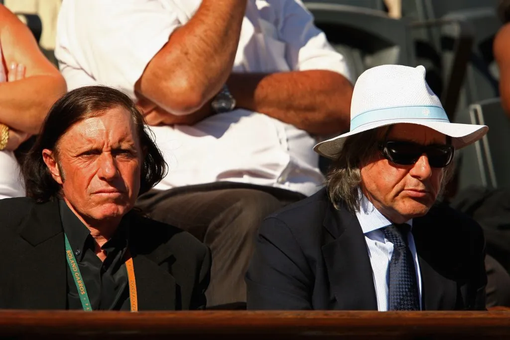 El rumano junto al argentino Guillermo Vilas, otra leyenda del tenis (Getty).
